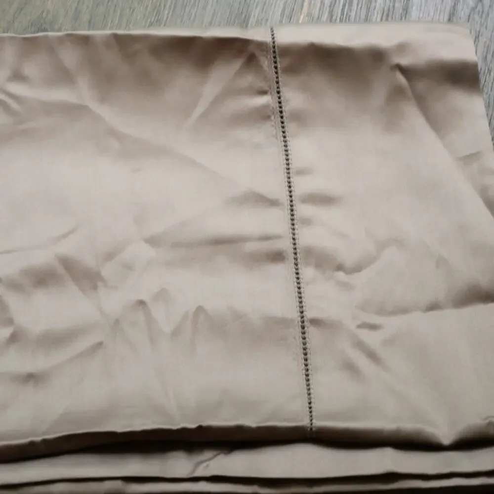 Quince Pillowcase  Set of  2 Signature Giza Cotton Sateen Pillowcase Stone NEW